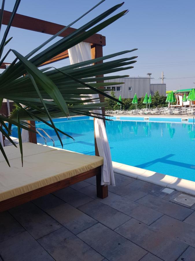 Hotel Coral Valea Lupului  Екстер'єр фото